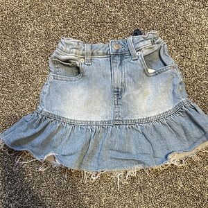 Girl Cat and Jack denim fringe skirt. Kept in excellent condition. Size S 6-7Y